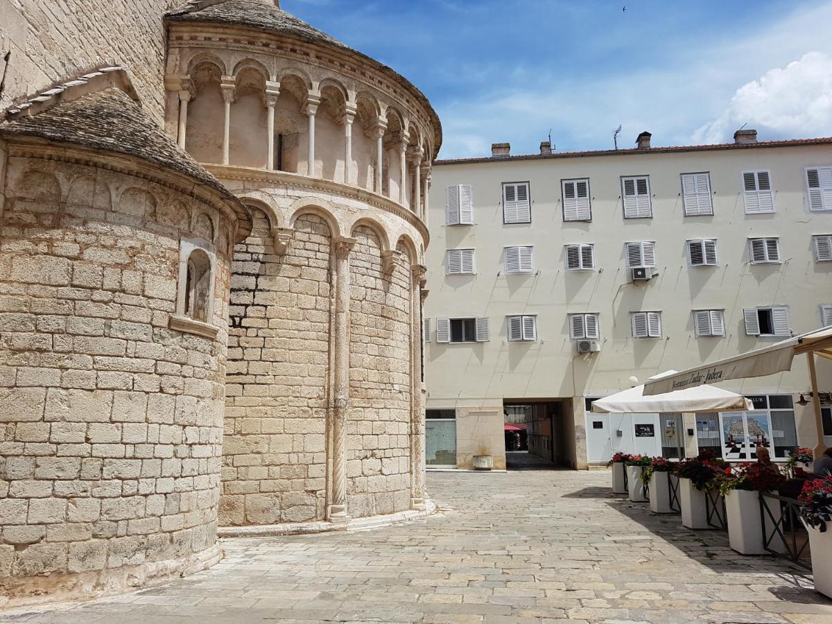 Modern Old Town - *